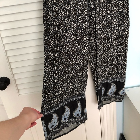Pants - American Eagle Flowy pants Sz L